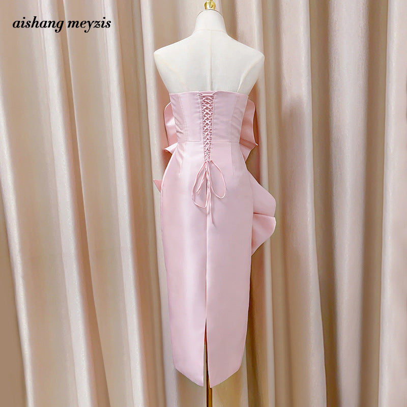 Sleeveless plunging dress