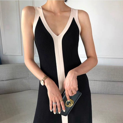 Color-blocked V-neck long strappy knitted dress