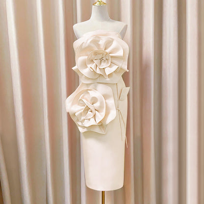 Sleeveless plunging dress