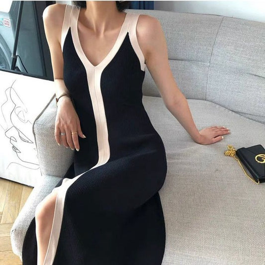 Color-blocked V-neck long strappy knitted dress