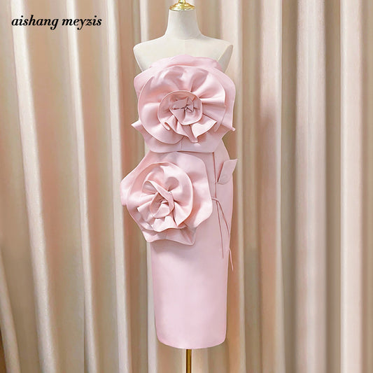 Sleeveless plunging dress