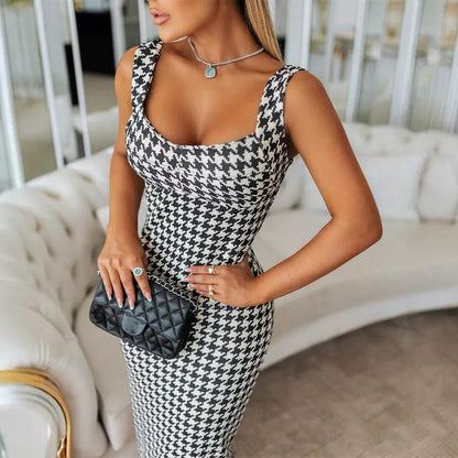 Low-neck checkered tight dress